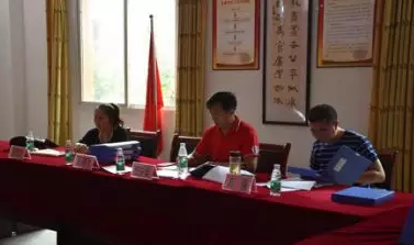 石河中學接受市“全國校園足球特色學?！痹u估檢查