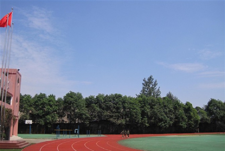 成都三十六中環(huán)境好不好？住宿呢？