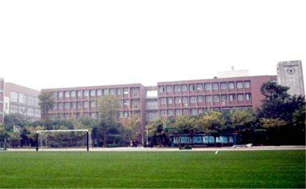 電子科技大學(xué)實驗中學(xué)近三年的錄取分?jǐn)?shù)是多少？