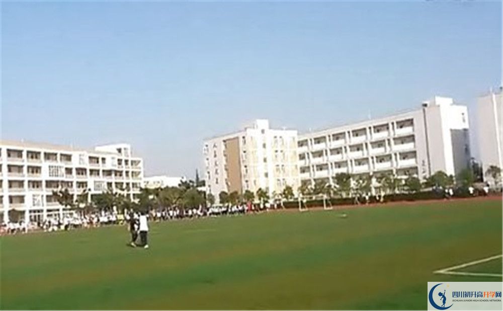 郫縣四中的學(xué)費大概多少？