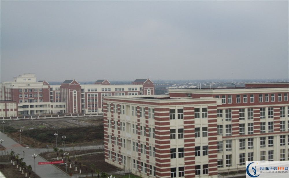 四川師范大學(xué)附屬第三實(shí)驗(yàn)中學(xué)初升高的分?jǐn)?shù)線是多少？