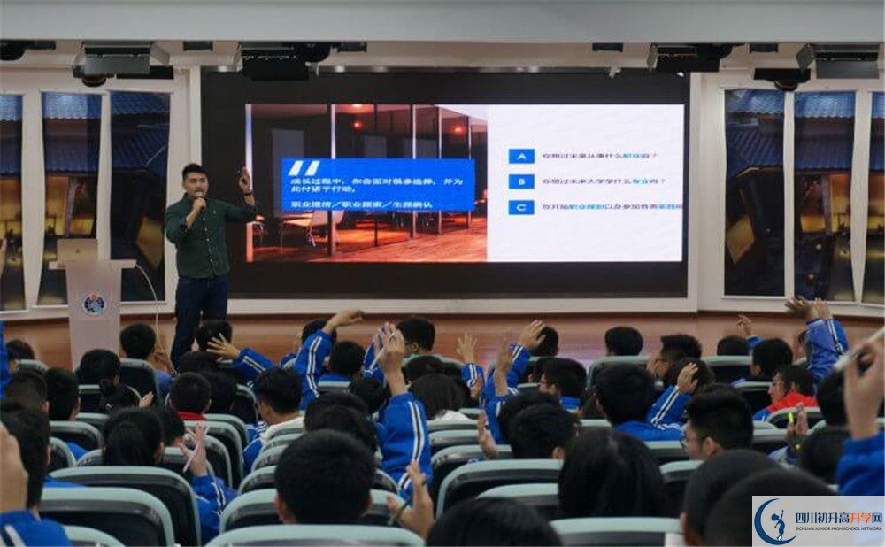 近幾年四川師范大學(xué)實驗外國語學(xué)校高中錄取的分數(shù)線？