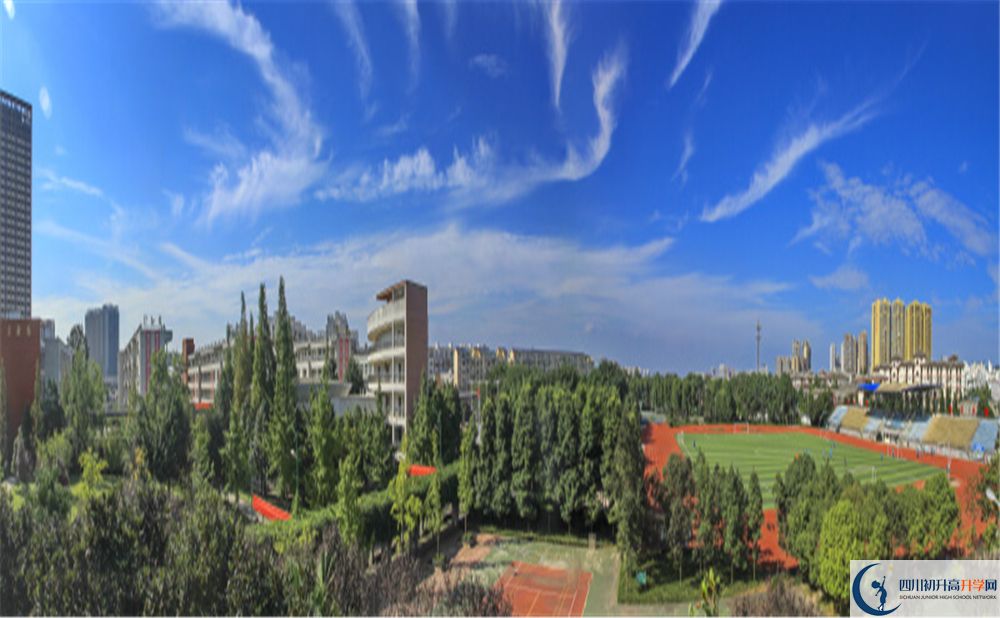 成都市龍泉中學實驗班人數(shù)是多少？