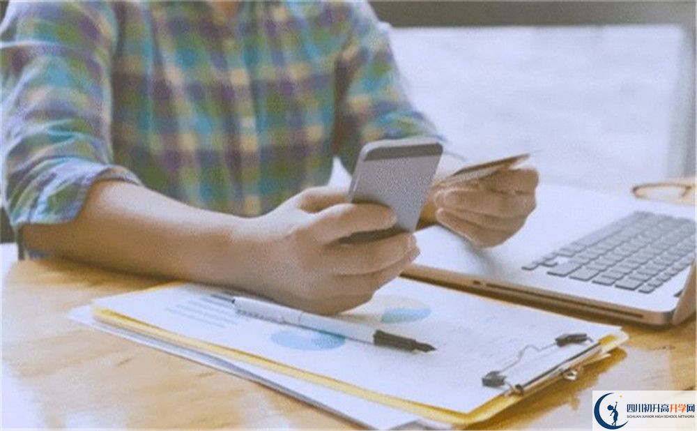 2022年成都市西北中學(xué)初升高招生電話是多少？